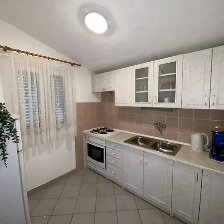 With A Parking Space Sutivan, Brac - 2846 Appartement Sutivan