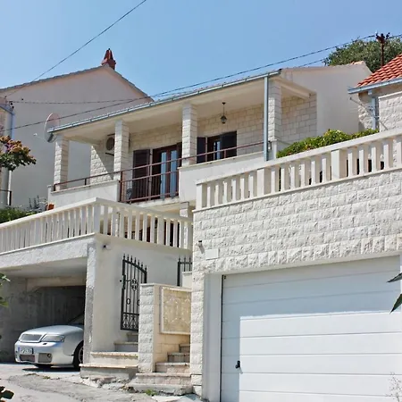 With A Parking Space Sutivan, Brac - 2846 Sutivan