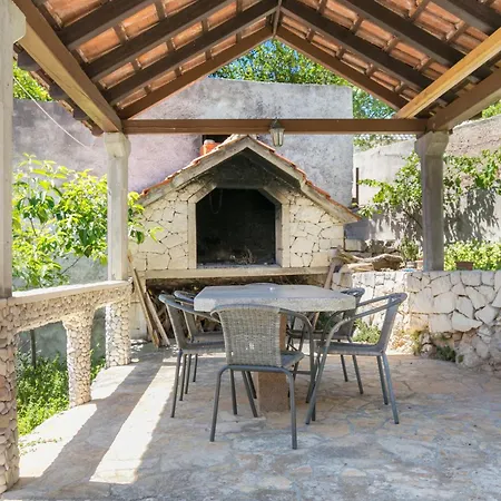 Apartment With Parking Space Sutivan, Brac - 2846