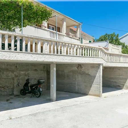 Apartment With Parking Space Sutivan, Brac - 2846 *