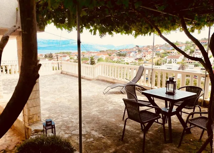 Apartment With Parking Space Sutivan, Brac - 2846